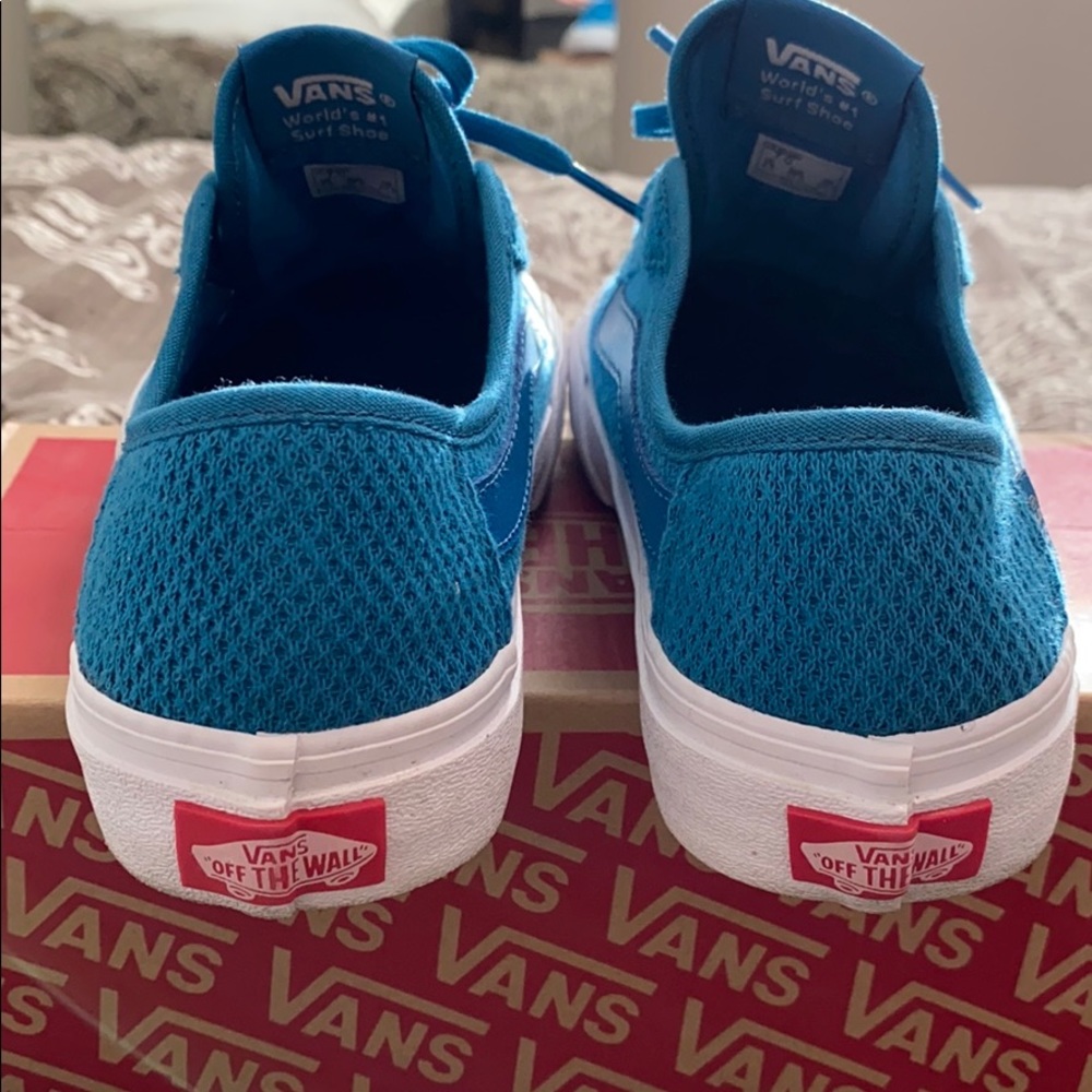 • Vans • - Picture 5 of 8